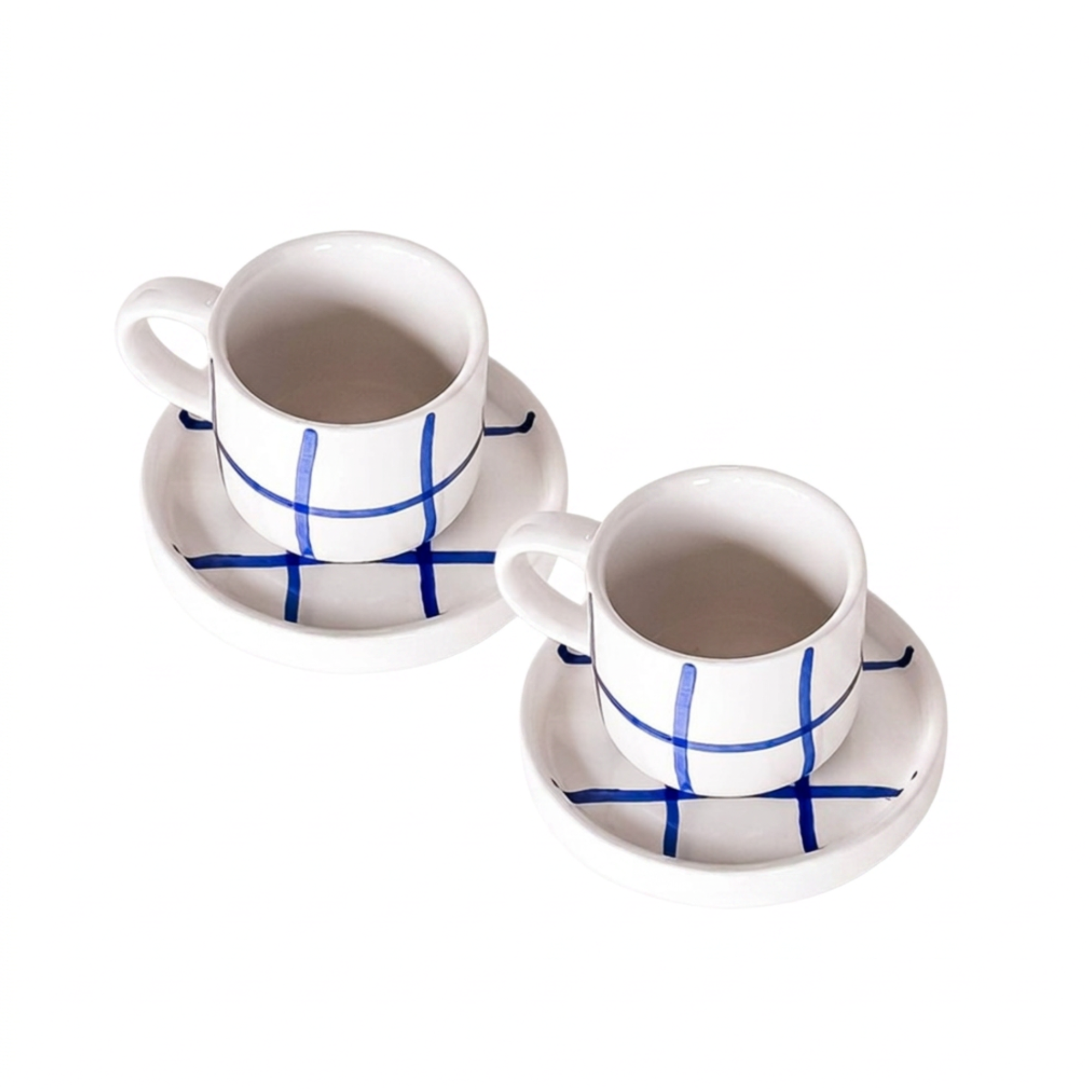 Vooraanzicht espresso kop en schotel in wit met blauw raster op een witte achtergrond.