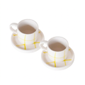 Vooraanzicht espresso kop en schotel in wit met geel raster op een witte achtergrond.
