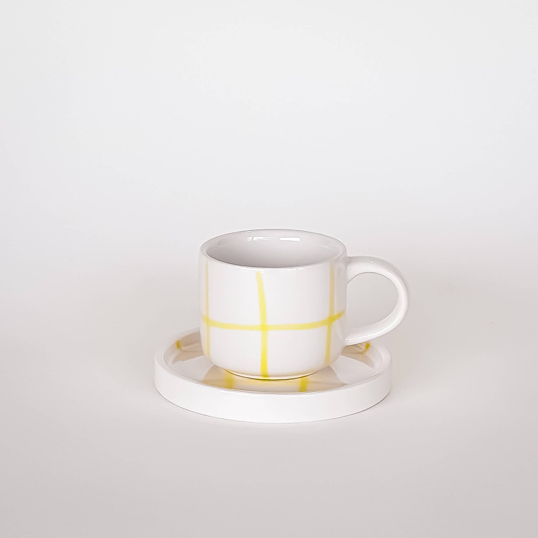 Kop en schotel espresso van Magazin Minori in geel grid patroon