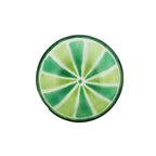 Bovenaanzicht glazen groene schaaltje met limoenpatroon op een witte achtergrond.