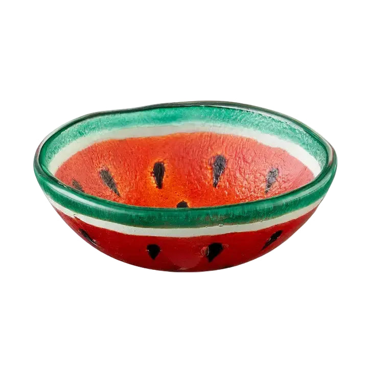 Vooraanzicht glazen schaaltje in rood en groen met watermeloenpatroon op een witte achtergrond.