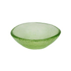 Vooraanzicht glazen groene effen schaaltje op een witte achtergrond.
